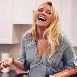 Meet your Posher, Julia